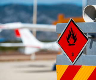 Aero Consulting Formations Aéronautiques assure des cours de formation DGR OACI Transport de Marchandises Dangereuses pour l’ensemble des fournisseurs de services du transport aérien : les expéditeurs, les transitaires, le personnel de logistique,  les co